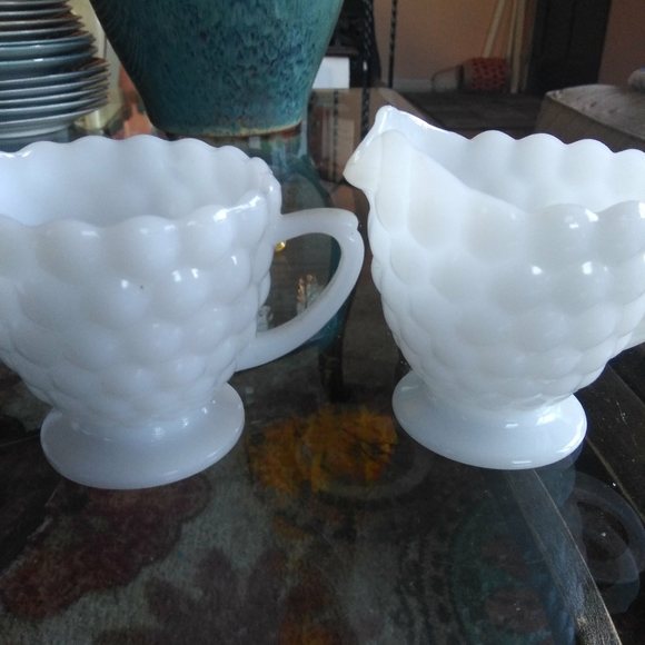 COPY - Vintage Milkglass Creamer and Sugar Bowl set - Picture 2 of 5